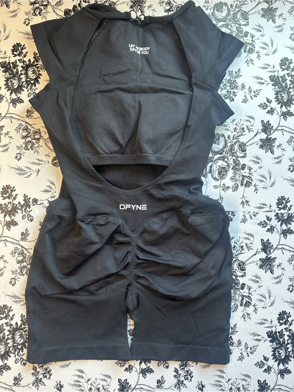 DFYNE Black Short-Sleeve Sculpting Women's Bodysuit - Picture 3 of 4